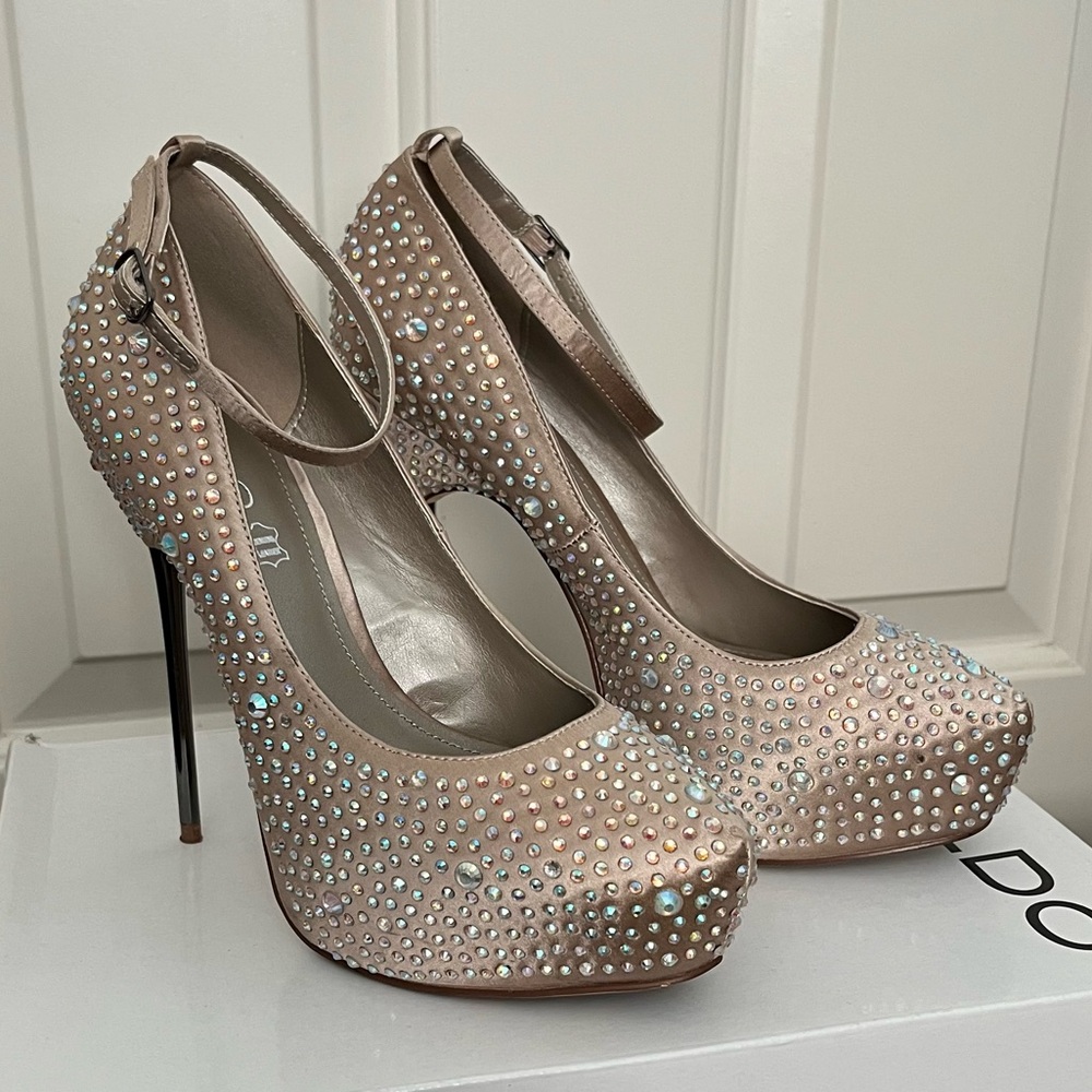 Aldo Ruthe Crystal Embellished Satin Stiletto Heels Size 7 (UK 38)